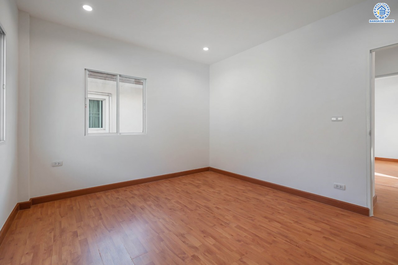 บ้านมือสองตกแต่งใหม่ โครงการ บางกอก บูเลอวาร์ด รามอินทรา แบรนด์ SC Asset เนื้อที่ 55.20 ตร.ว. ฟังก์ชัน 3 ห้องนอน 3 ห้องน้ำ ที่จอดรถ 2 คัน บนทำเลแห่งการเดินทาง เชื่อมต่อถนนรามอินทรา, ถนนรัชดา-รามอินทรา ใกล้จุดขึ้น "ทางด่วนรามอินทรา" รถไฟฟ้าสายสีชมพู "สถานีวงแหวนรามอินทรา" และ ใกล้ห้างแฟชั่น ไอส์แลนด์